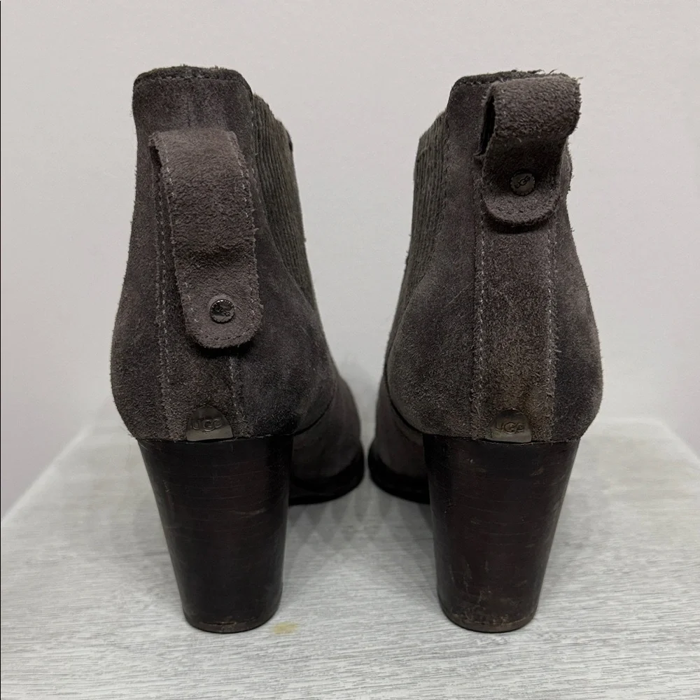 UGG Cobie ll Size 9 Chelsea Charcoal Suede Ankle Booties